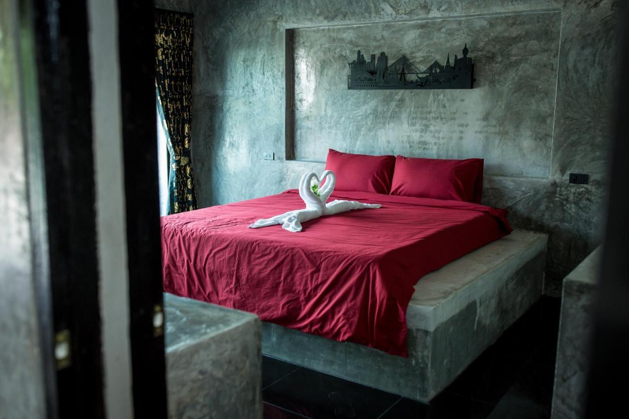 เดอะลอฟท์เฮาส์ Hotel Watthana Nakhon ภายนอก รูปภาพ